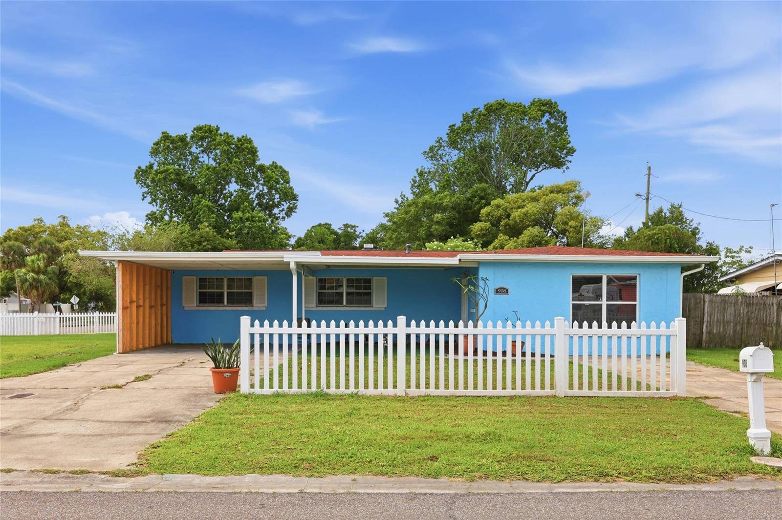 908 ROCK OAK DR