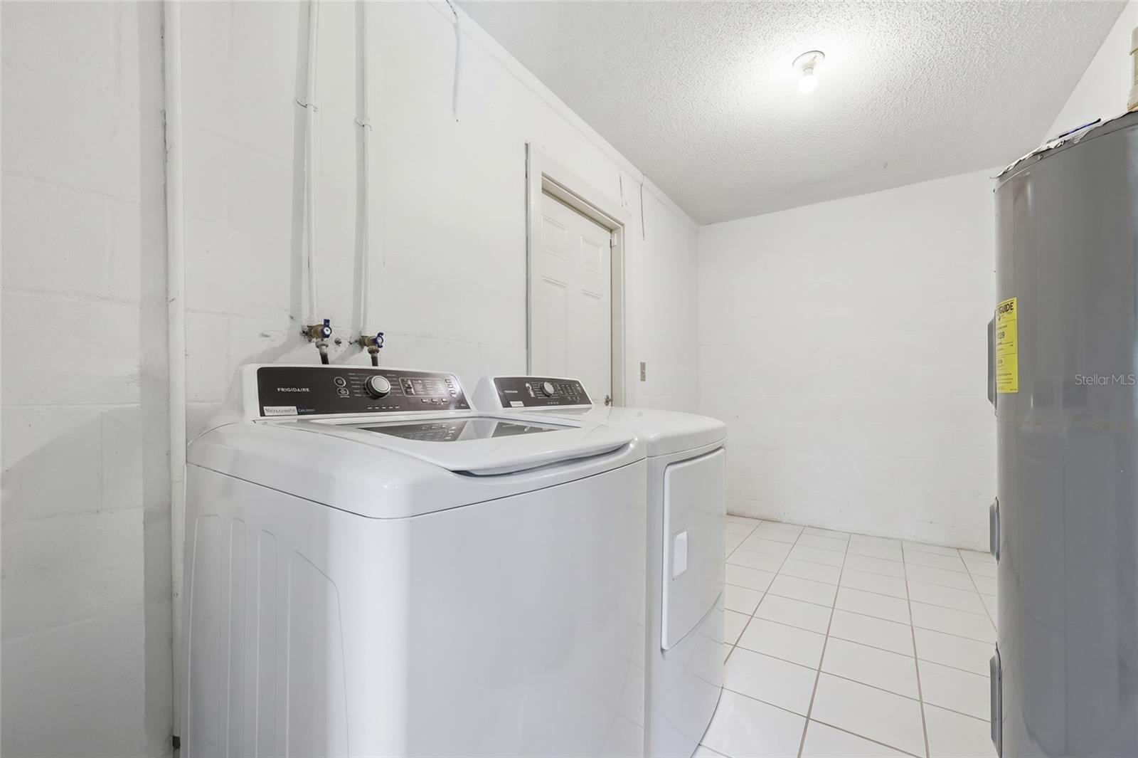 908 ROCK OAK DR