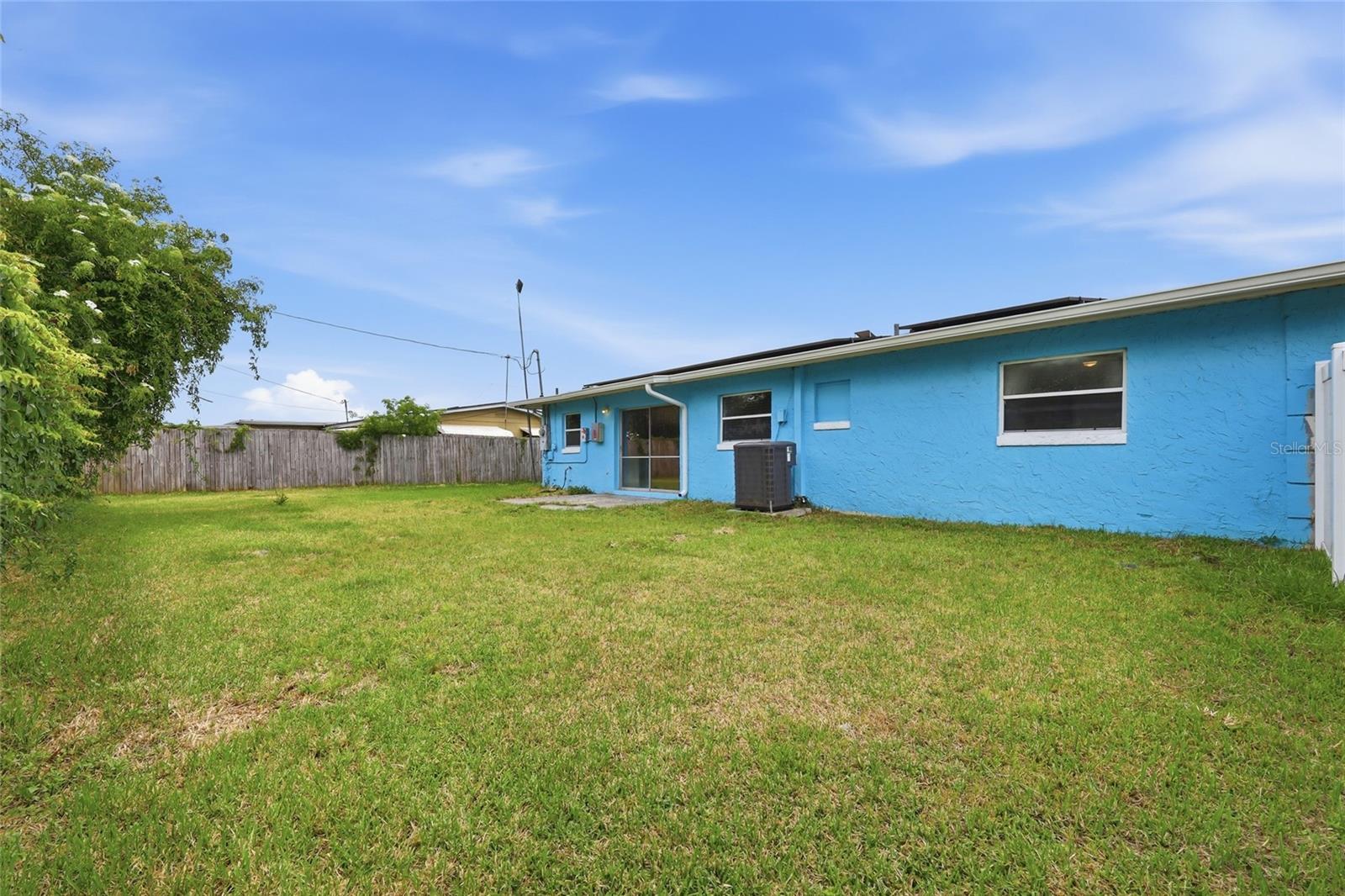 908 ROCK OAK DR