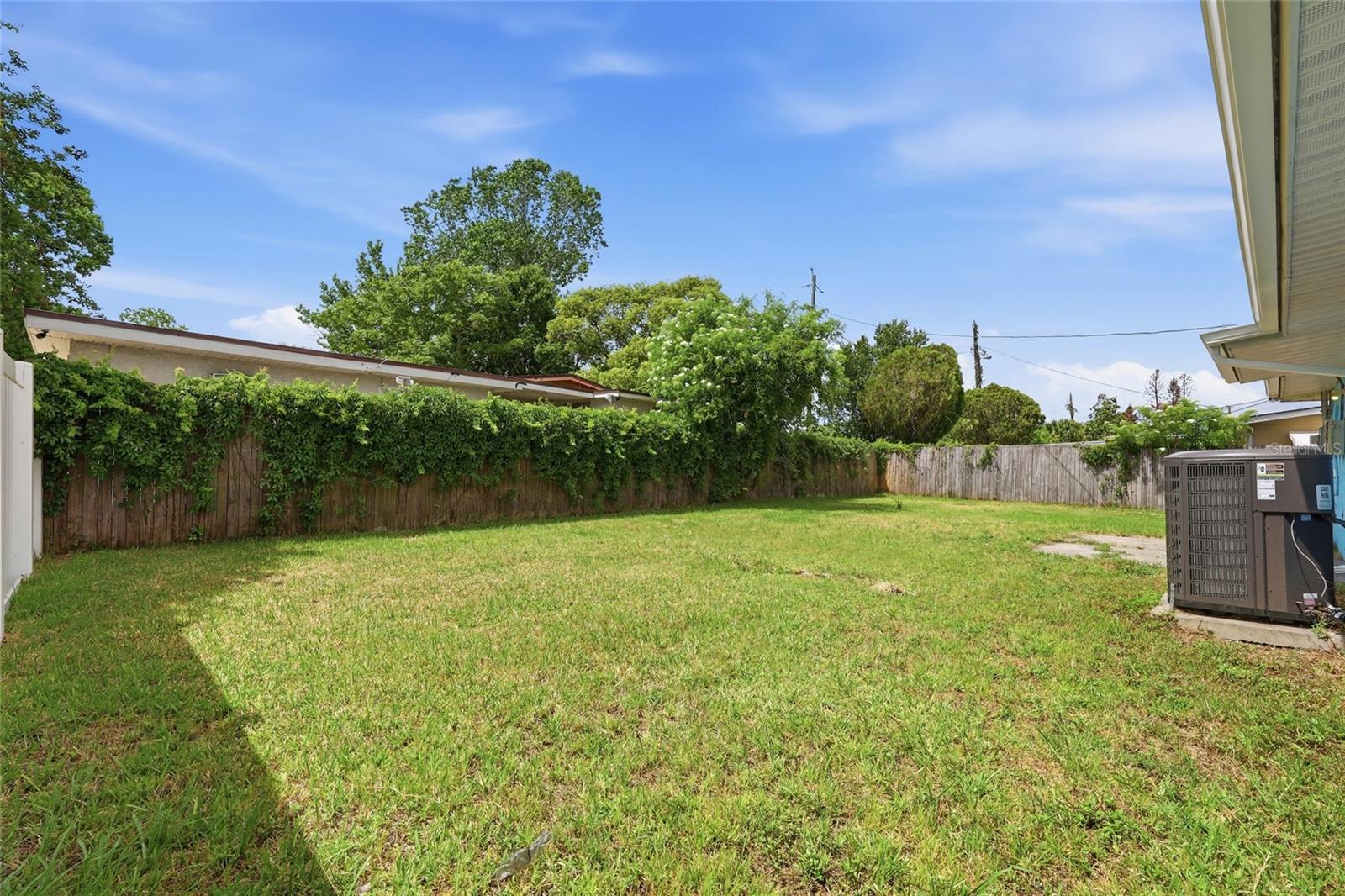 908 ROCK OAK DR