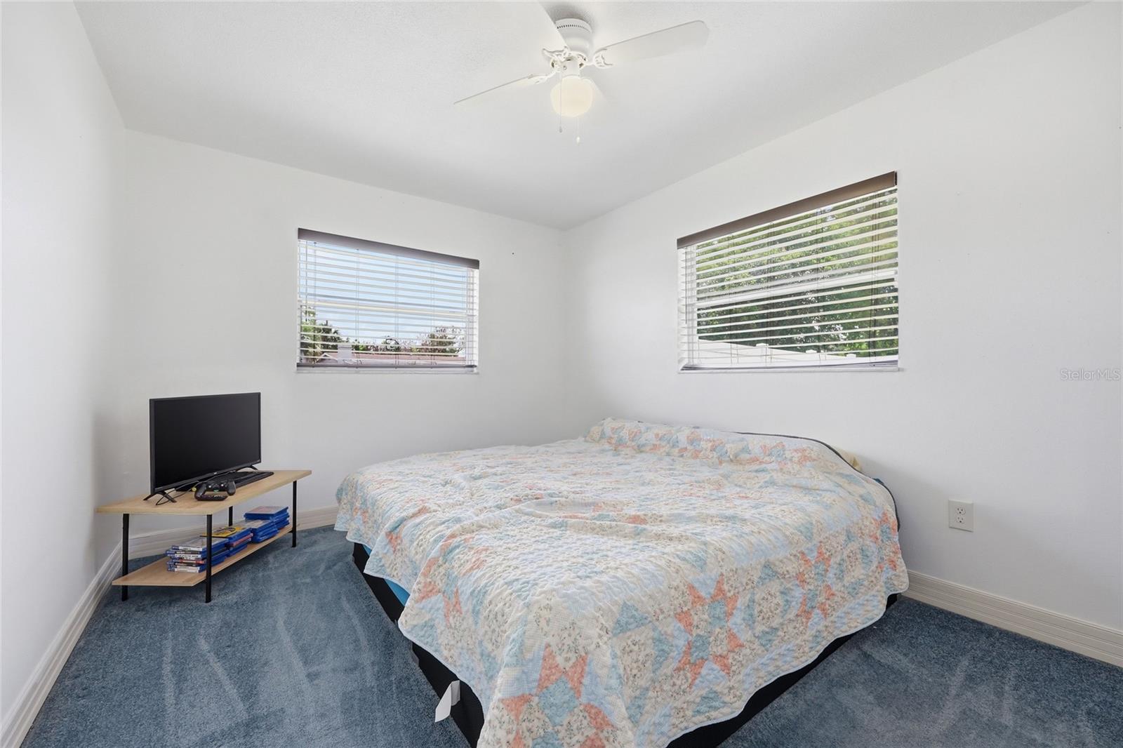908 ROCK OAK DR