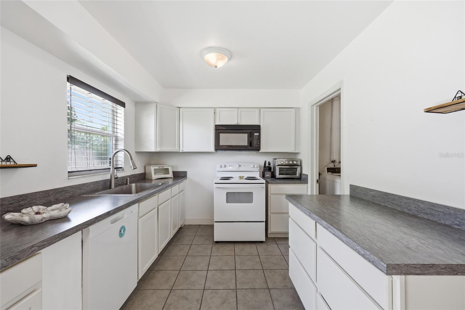 908 ROCK OAK DR