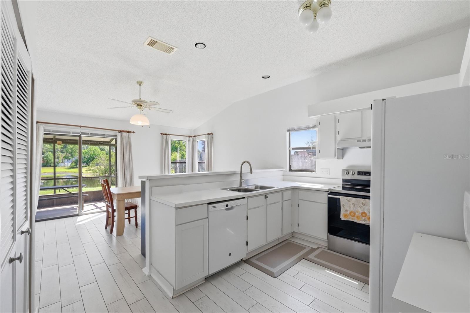 10137 PINK CARNATION CT