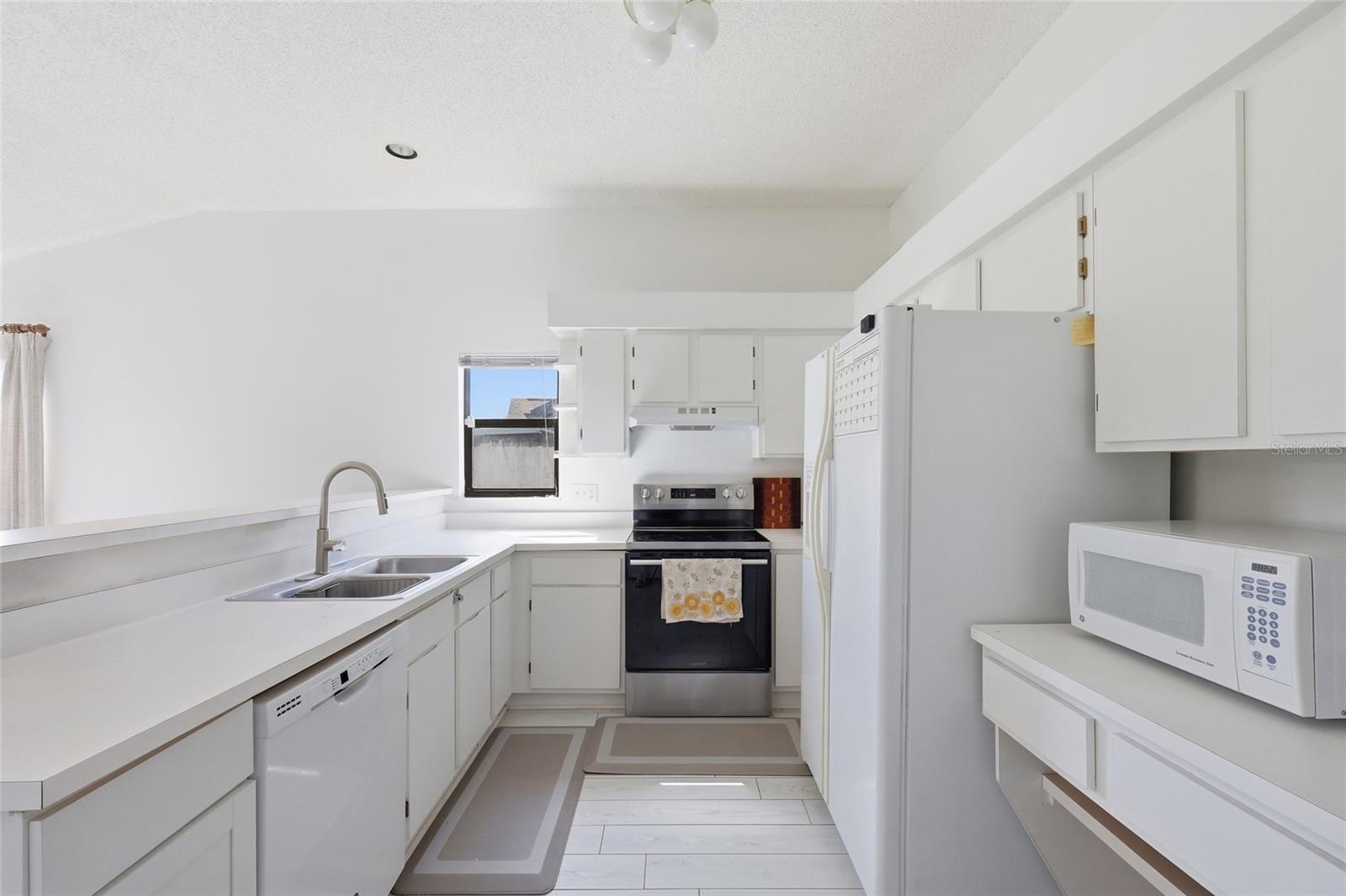 10137 PINK CARNATION CT