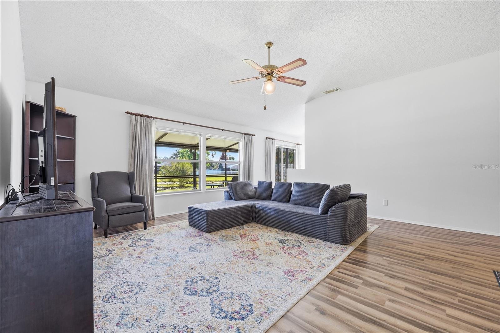10137 PINK CARNATION CT