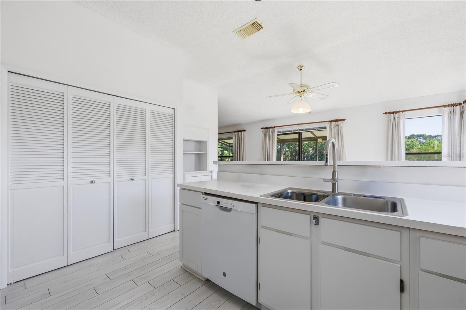 10137 PINK CARNATION CT