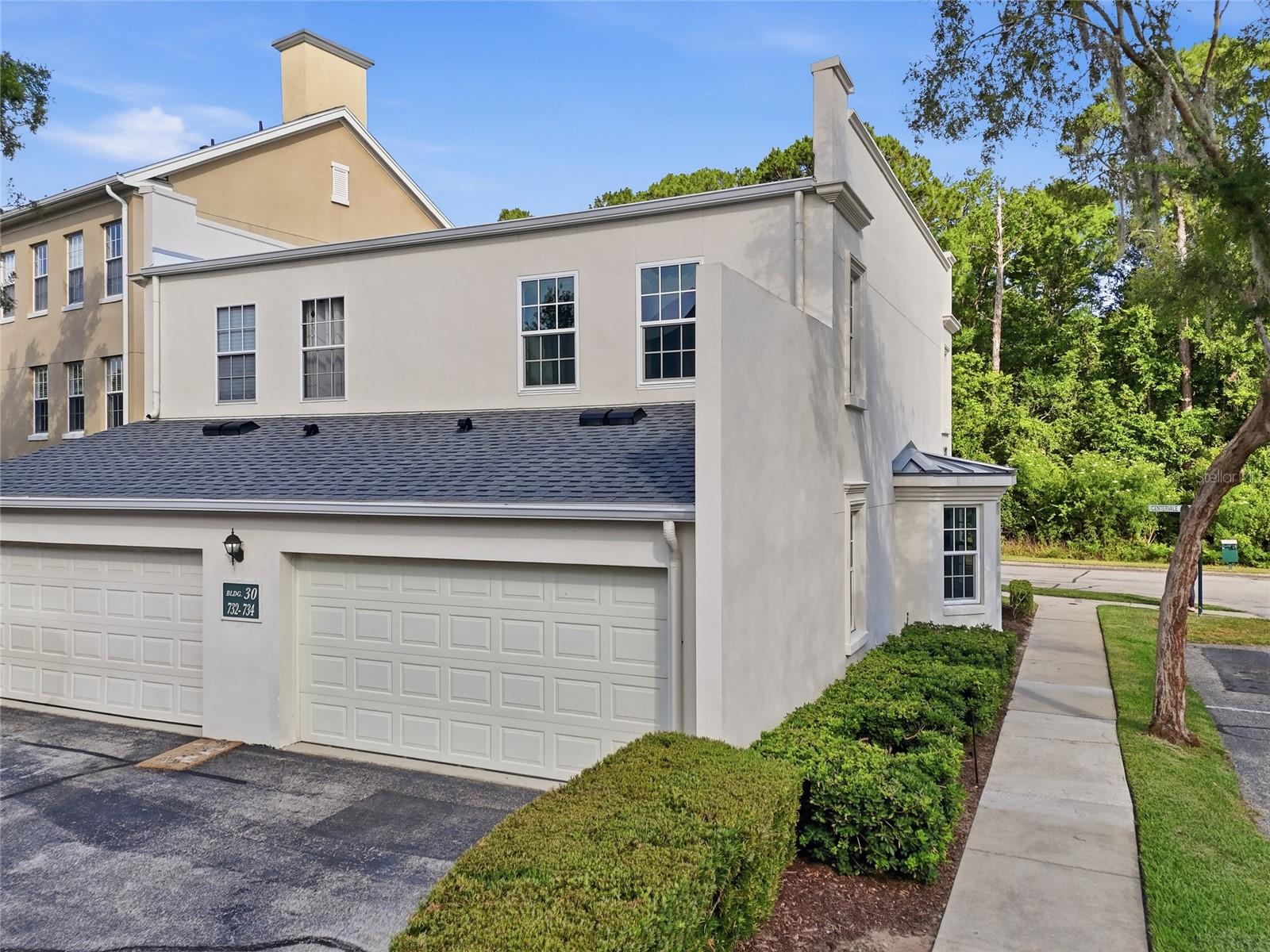734 CENTERVALE DR #734