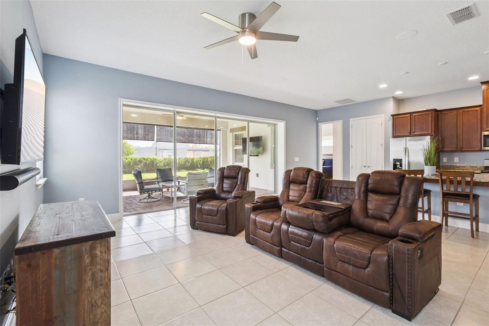 5087 TWIN LAKES BLVD