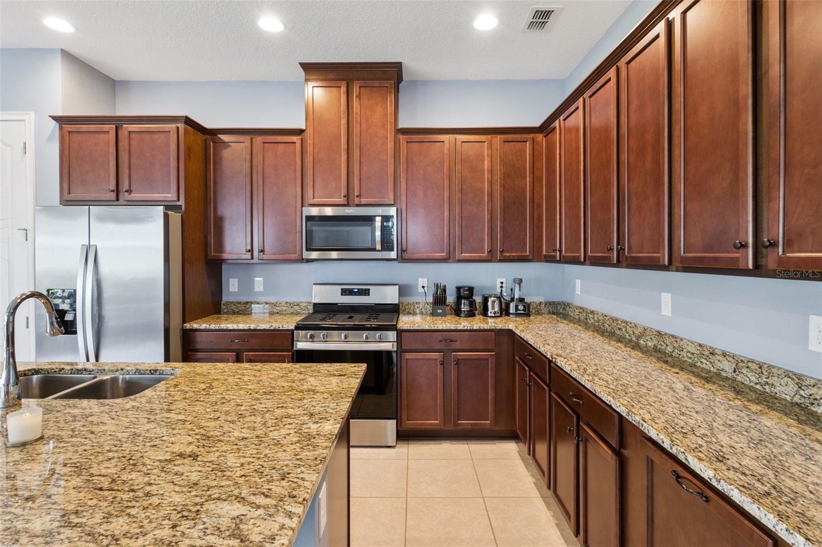 5087 TWIN LAKES BLVD