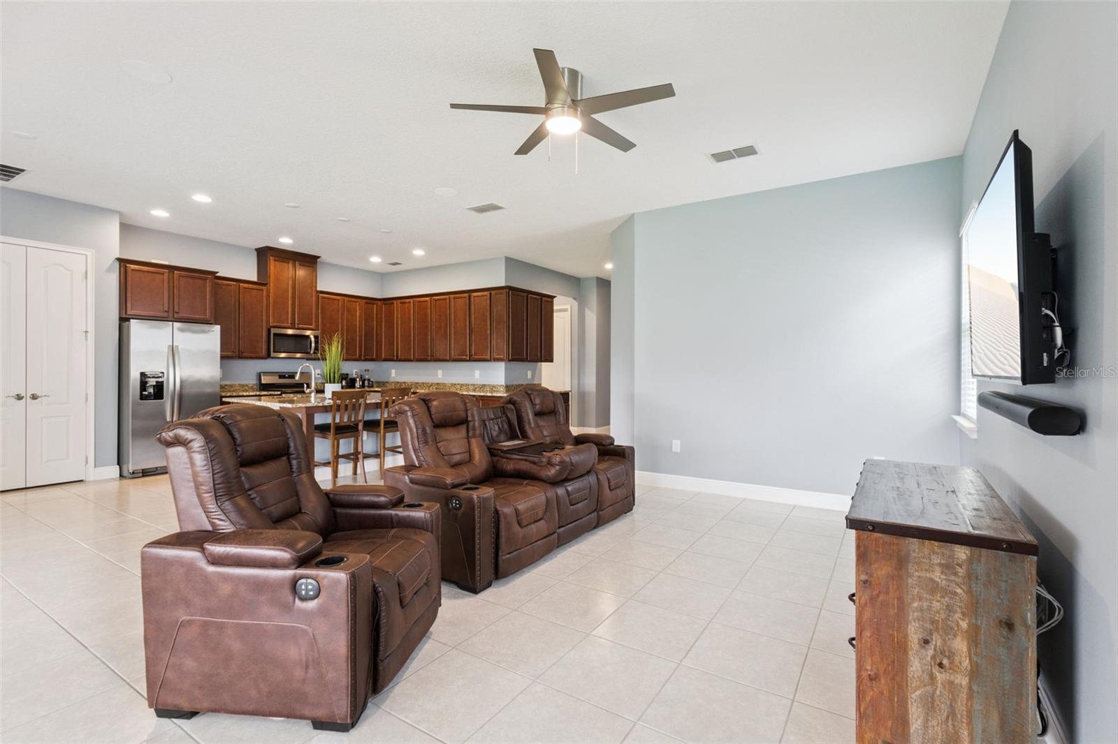 5087 TWIN LAKES BLVD