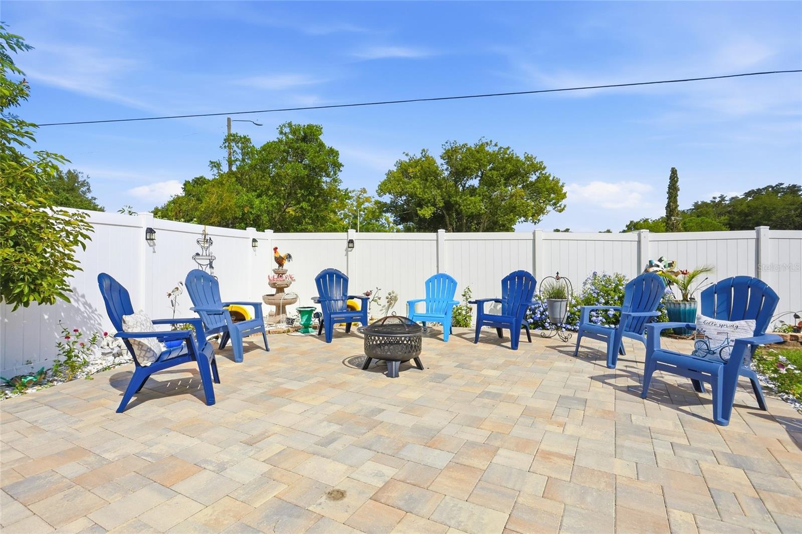 7526 COVEDALE DR