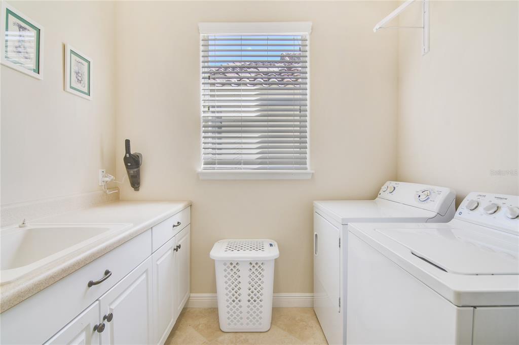 2621 LANCASTER RIDGE DR