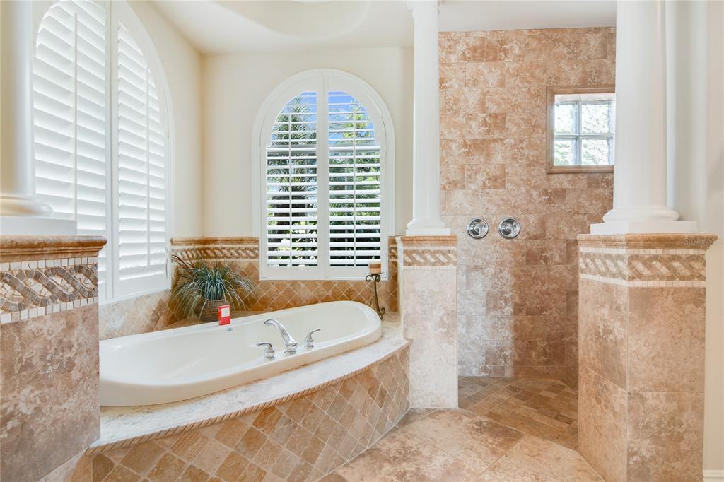 2621 LANCASTER RIDGE DR