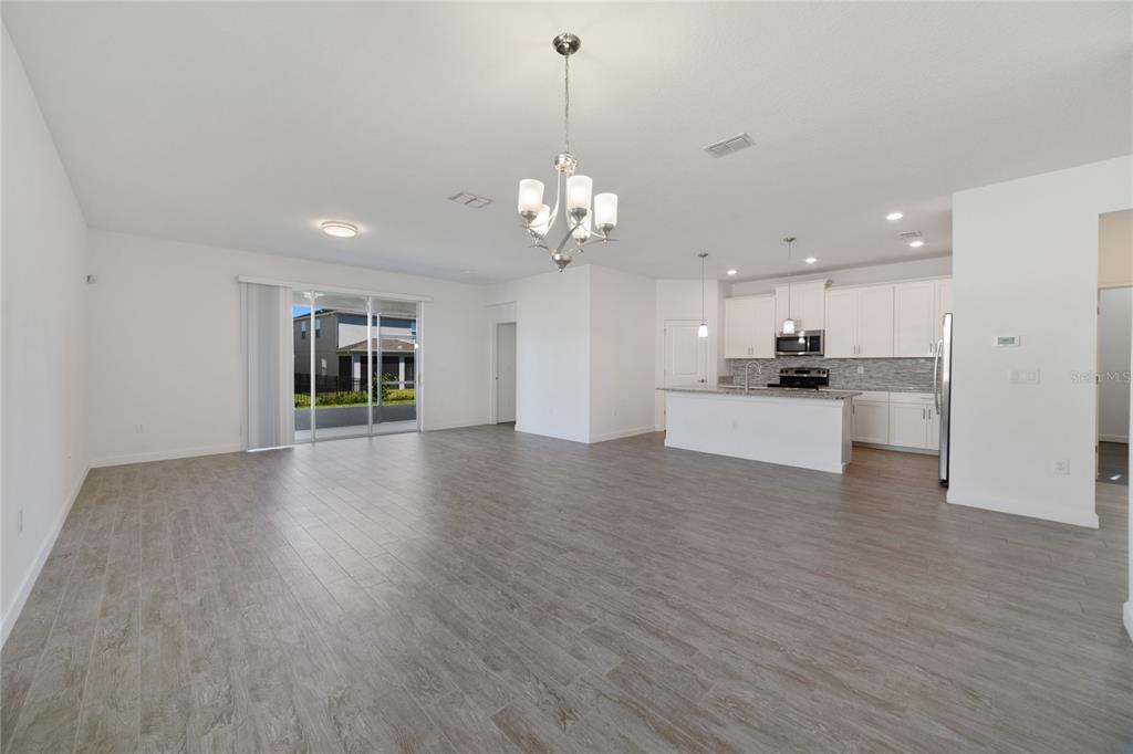 4898 CORTLAND DR