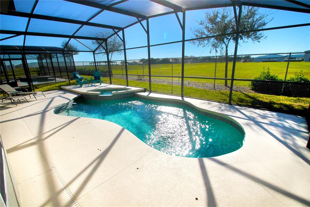 536 HENLEY CIR