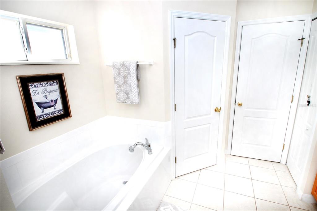 536 HENLEY CIR