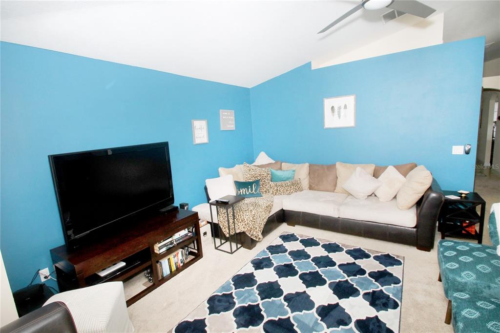 536 HENLEY CIR