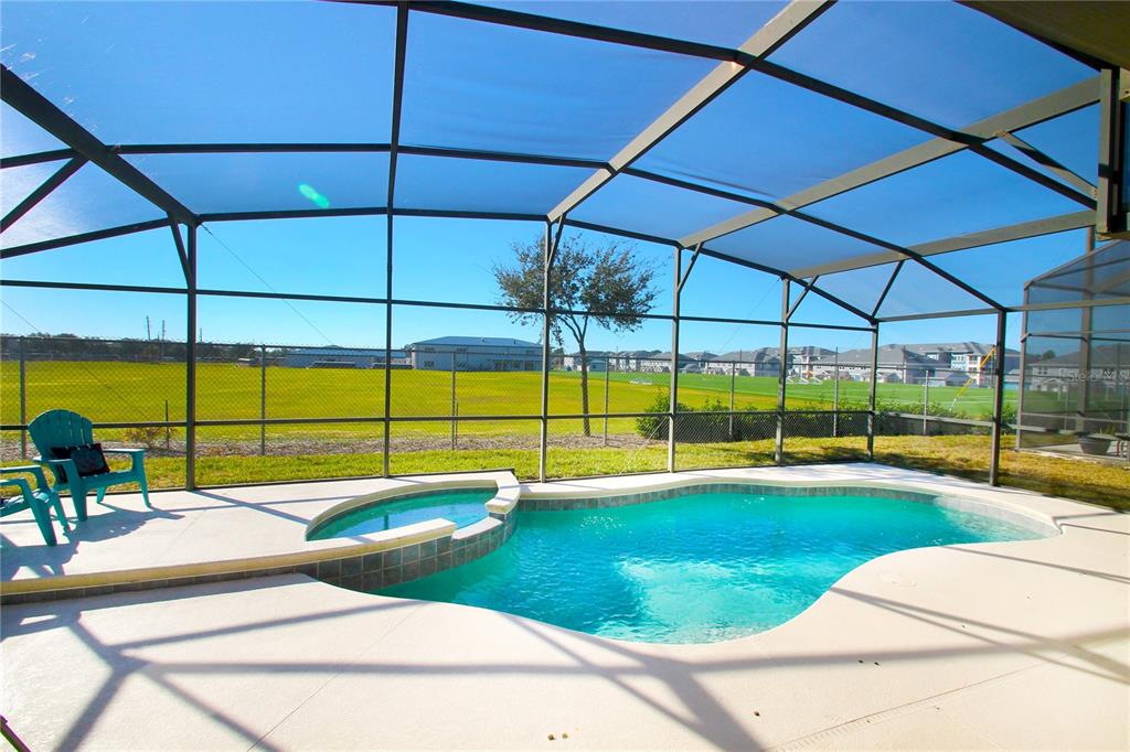 536 HENLEY CIR