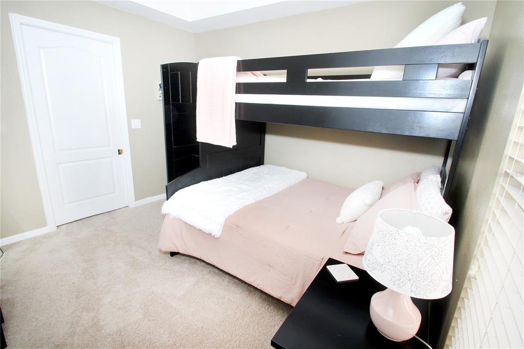 536 HENLEY CIR