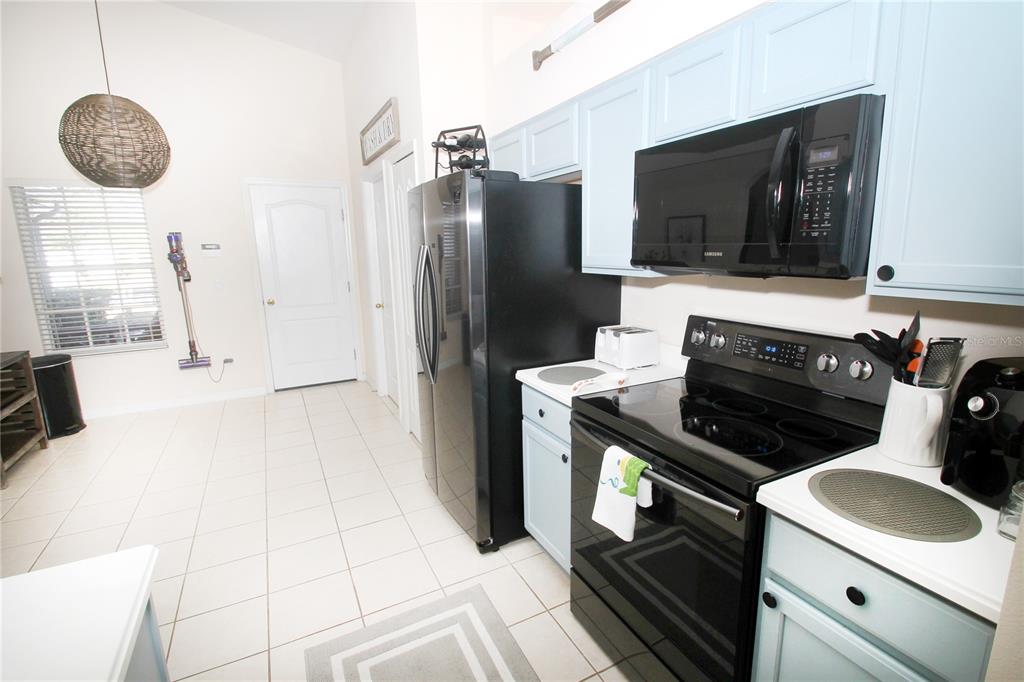 536 HENLEY CIR