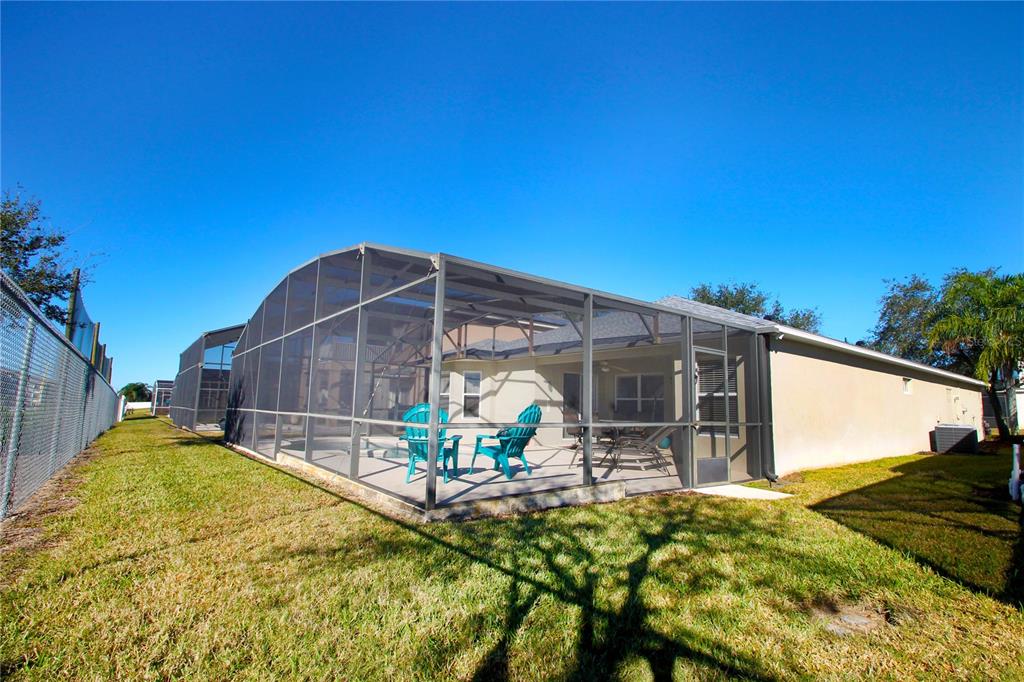 536 HENLEY CIR