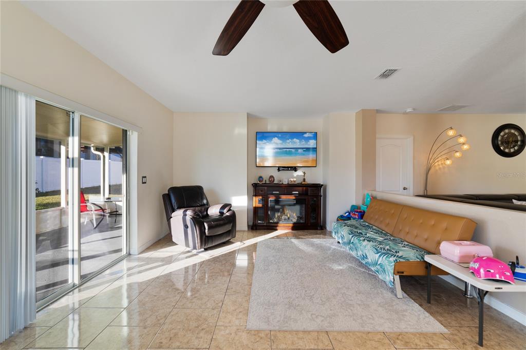 1006 SUFFRAGETTE CIR