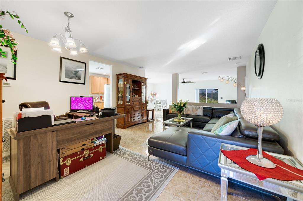1006 SUFFRAGETTE CIR