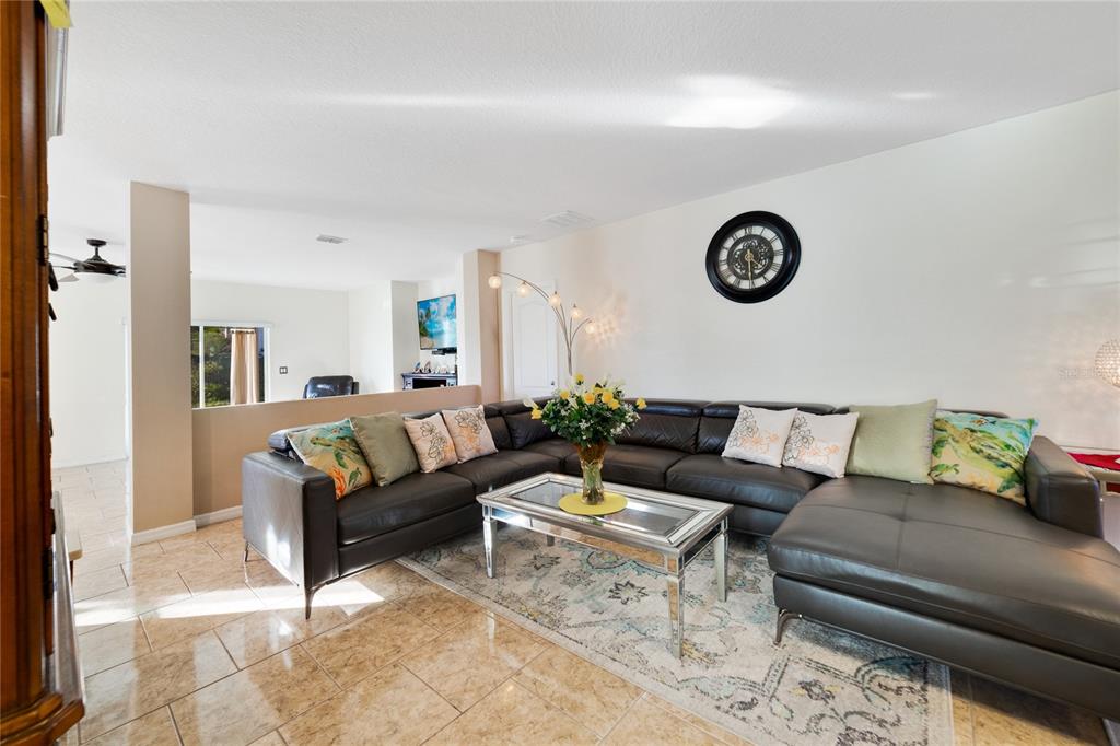 1006 SUFFRAGETTE CIR