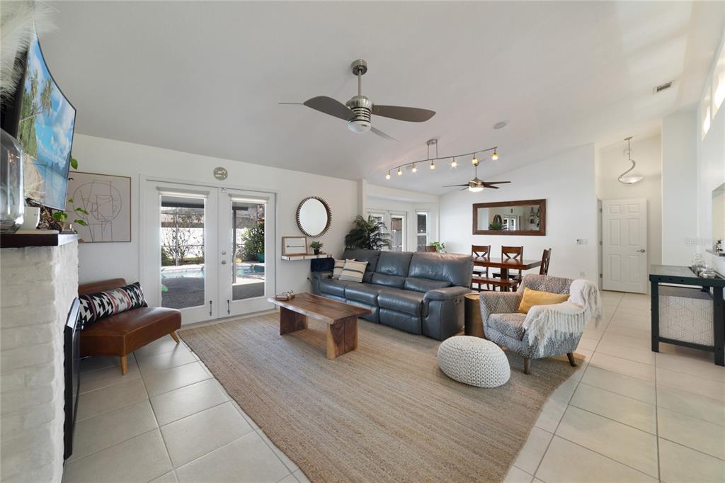 1530 SPRING RIDGE CIR