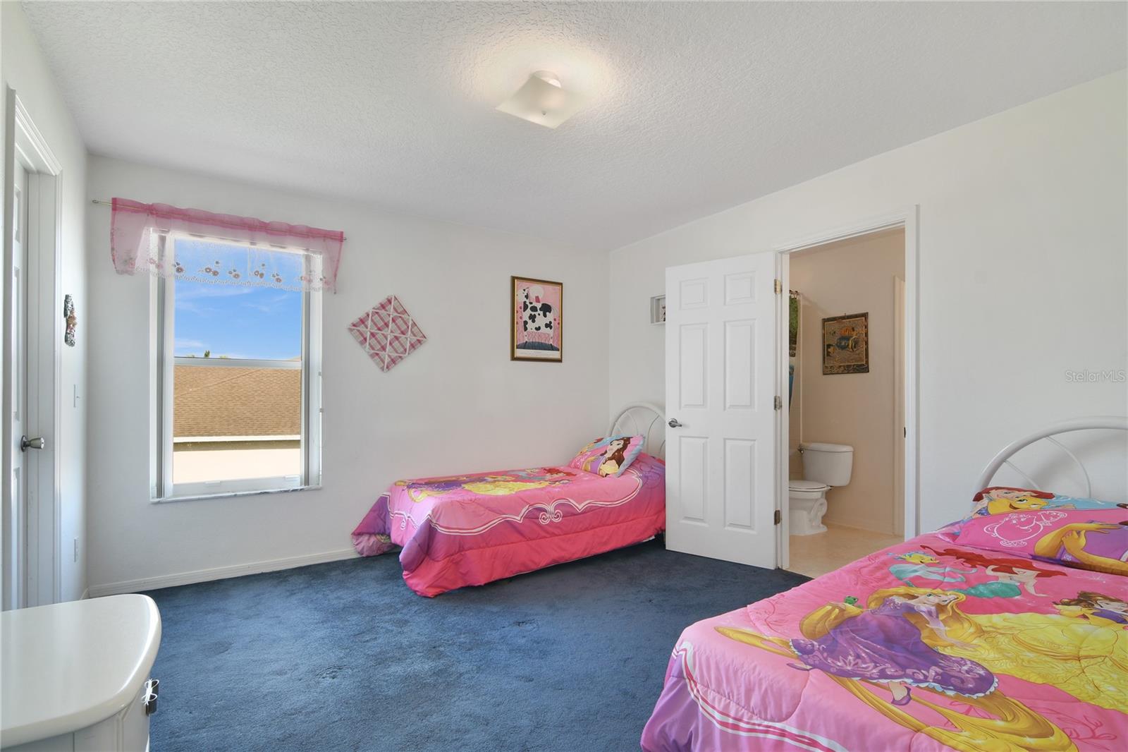410 LOCKBREEZE DR
