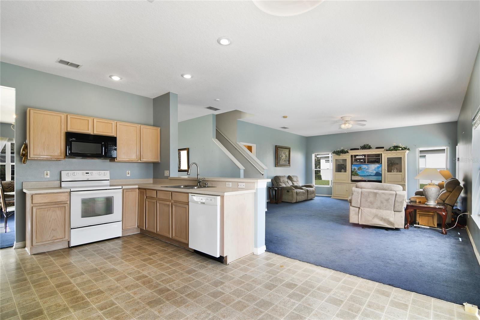 410 LOCKBREEZE DR