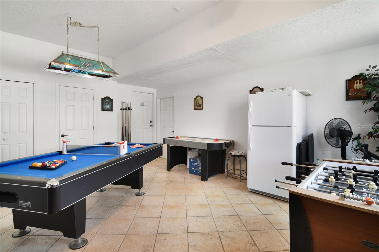 410 LOCKBREEZE DR