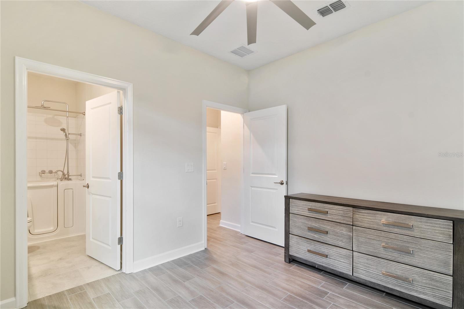 2633 CAMDEN PARK LOOP