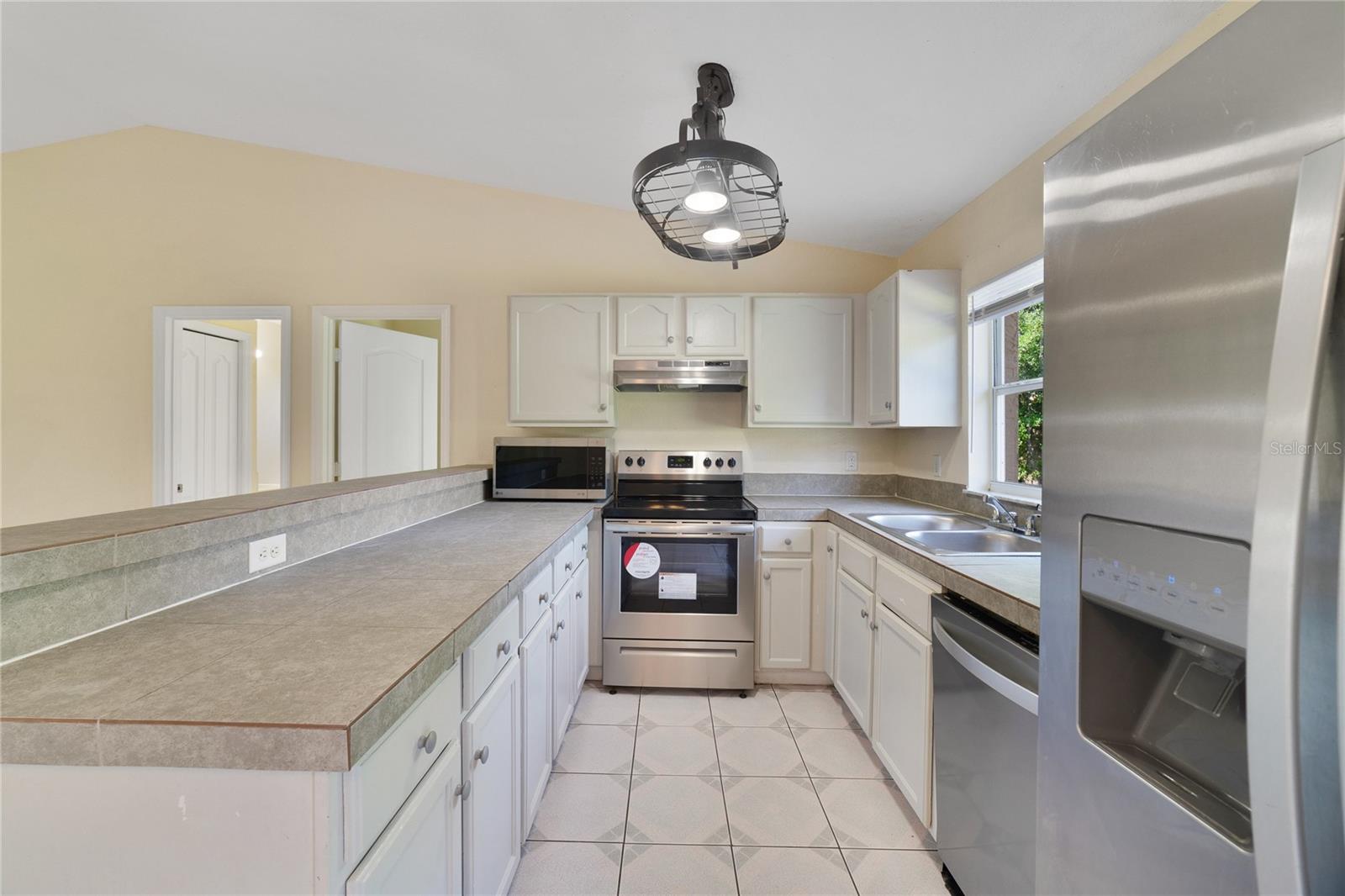 614 TAMARIN LN