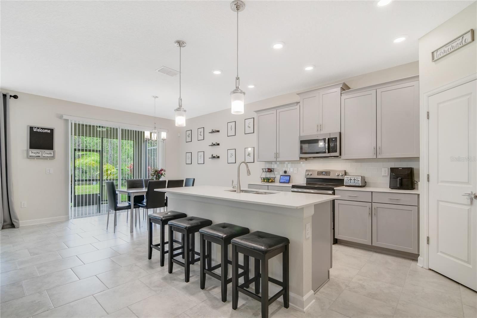 512 WESTCHESTER CT
