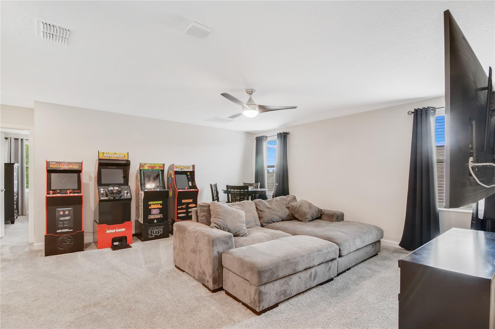 512 WESTCHESTER CT