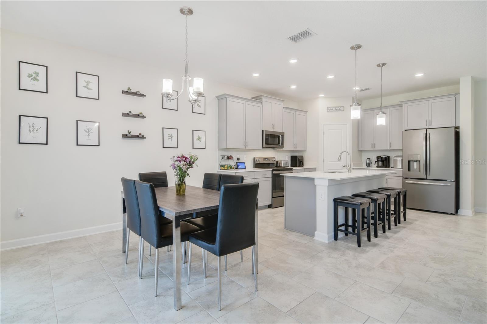 512 WESTCHESTER CT