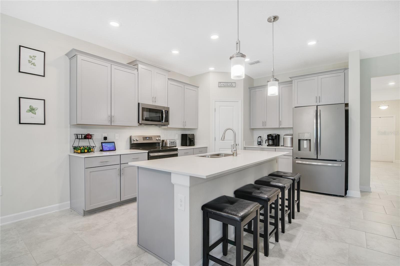 512 WESTCHESTER CT
