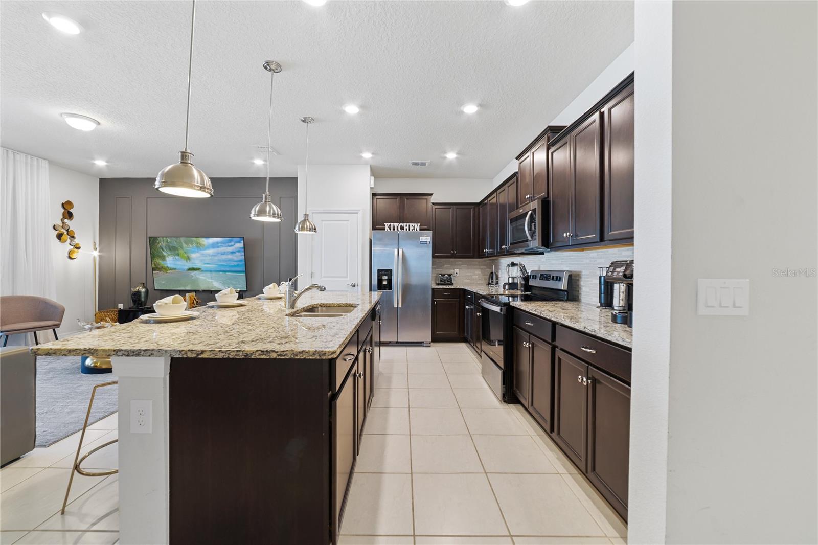 612 JASMINE LN