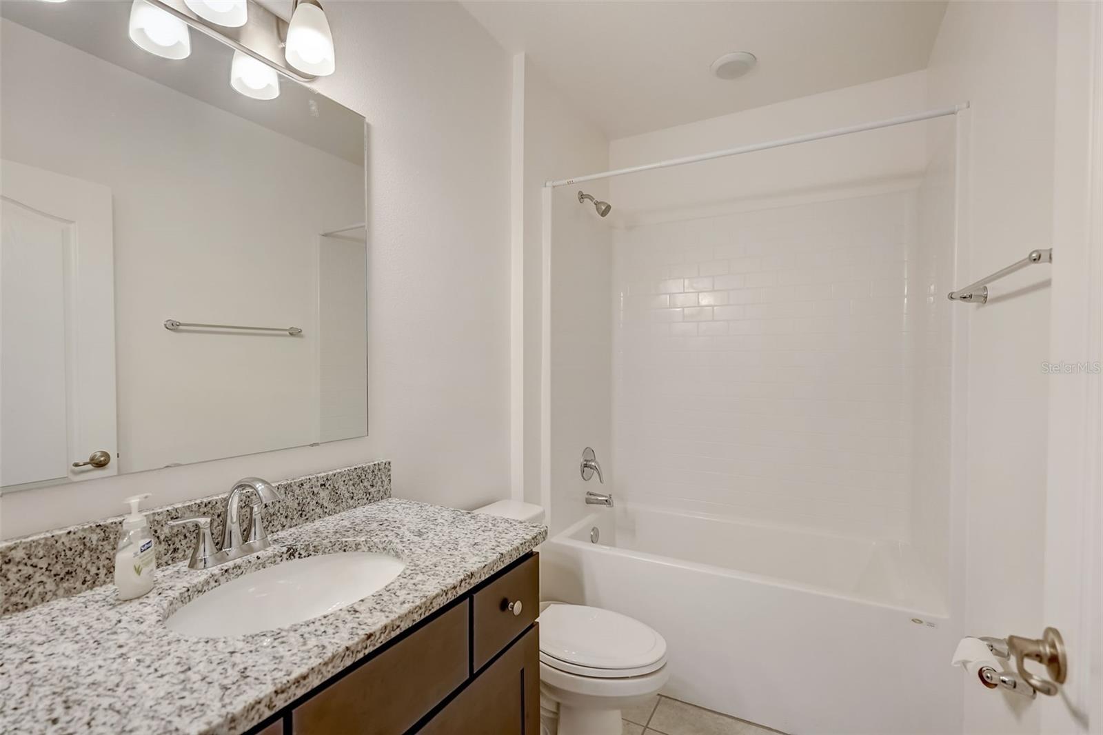 1119 OAK BLUFF DR