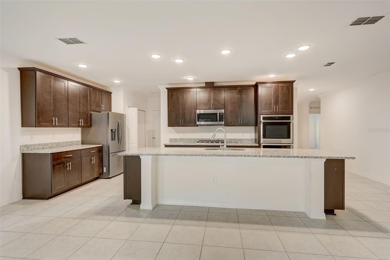1119 OAK BLUFF DR