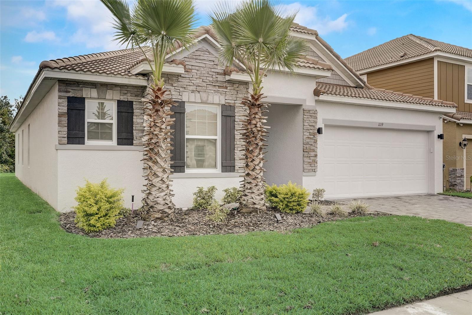 1119 OAK BLUFF DR