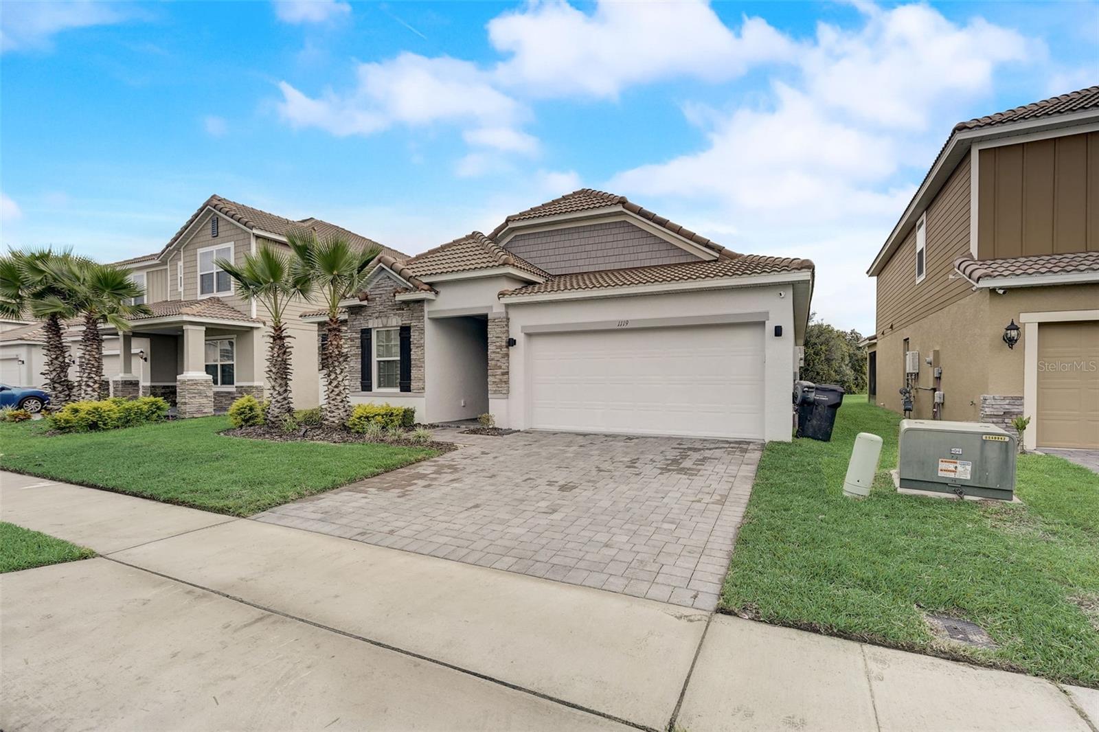 1119 OAK BLUFF DR