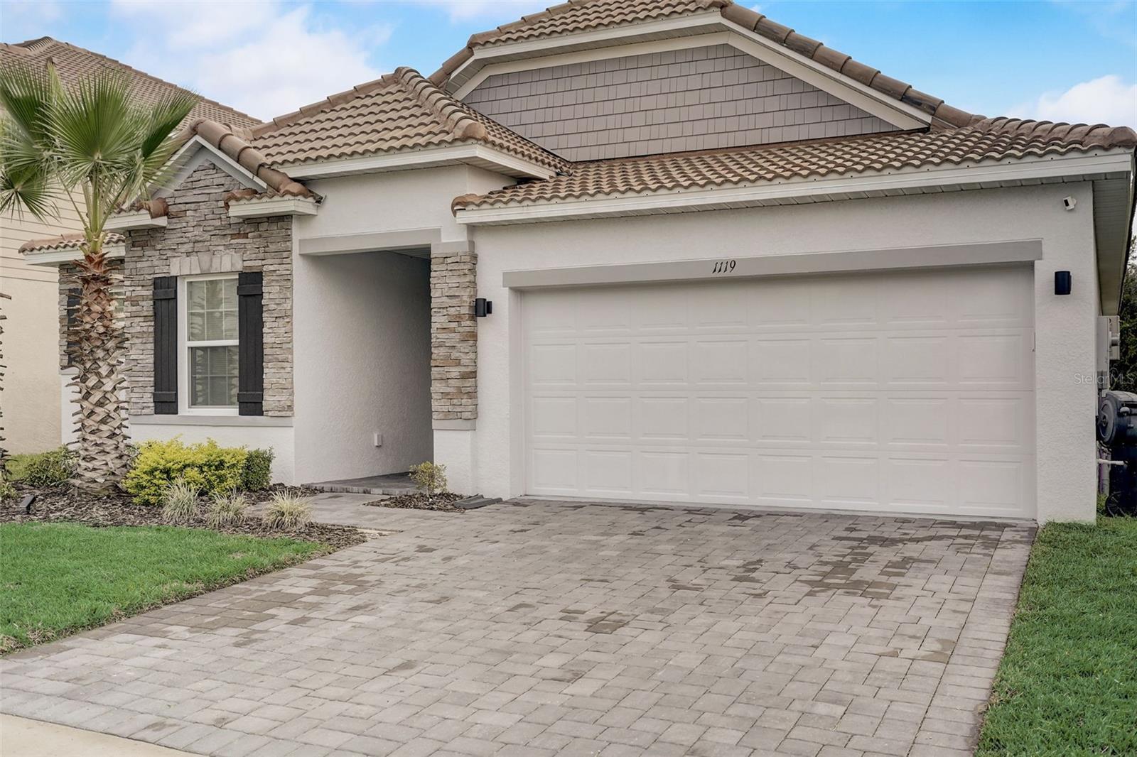 1119 OAK BLUFF DR