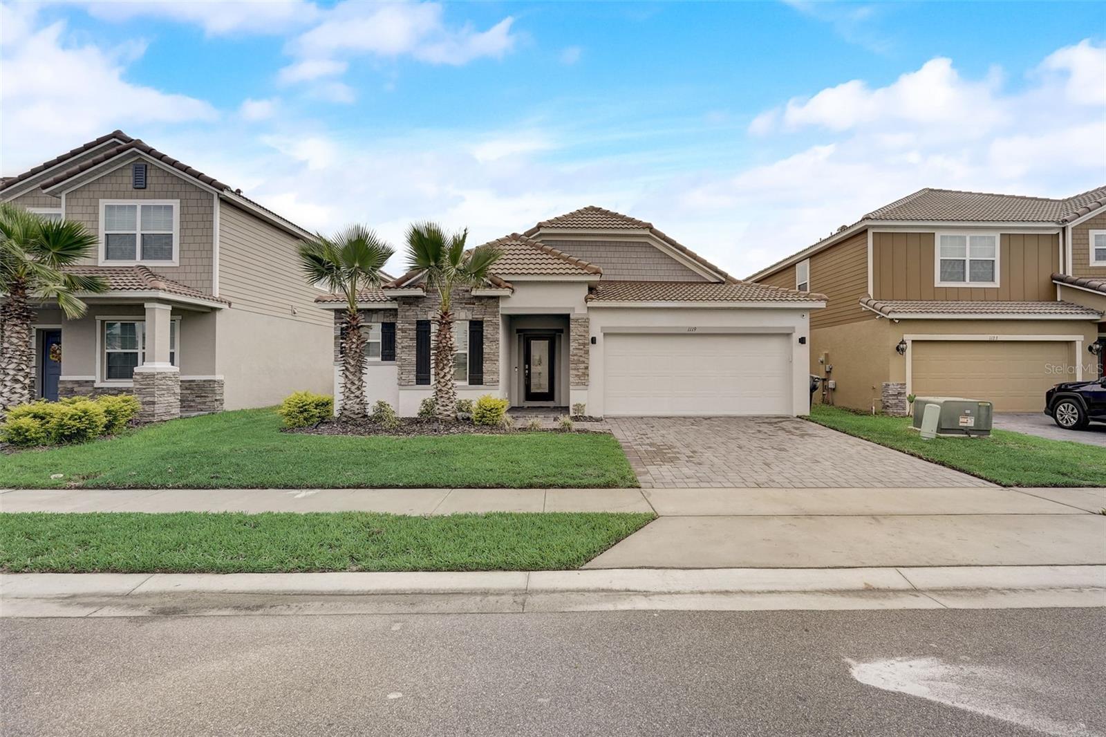 1119 OAK BLUFF DR