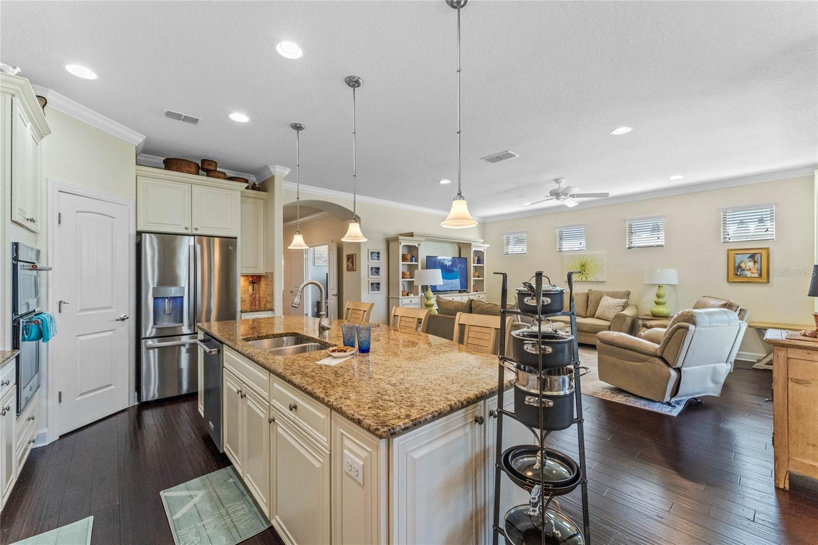 317 ALICANTE CT