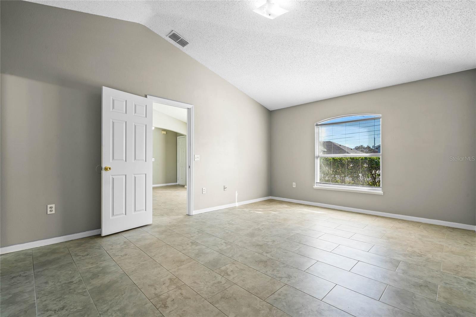 678 BASINGSTOKE CT