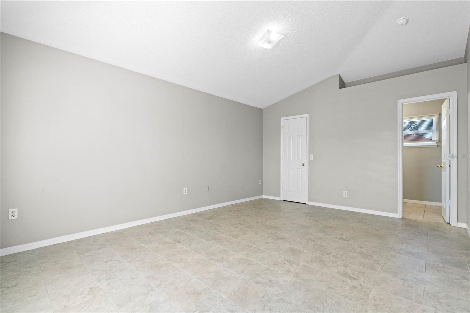 678 BASINGSTOKE CT