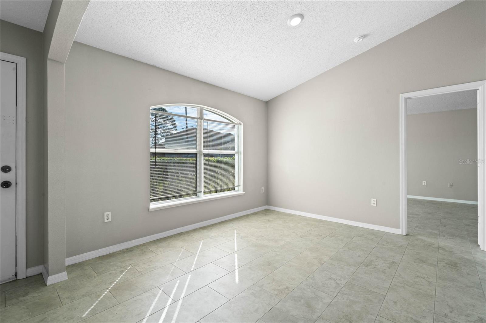 678 BASINGSTOKE CT