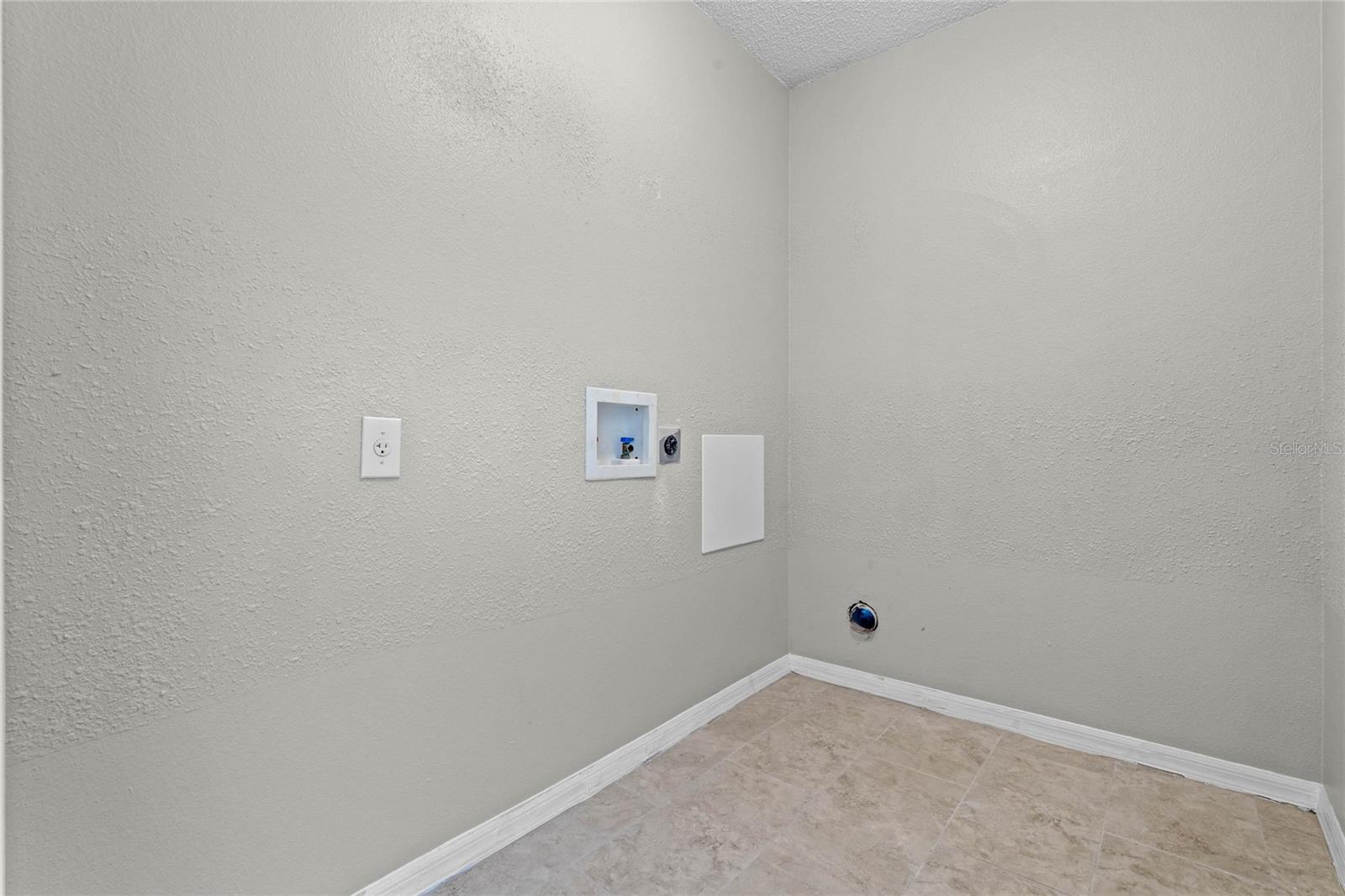 678 BASINGSTOKE CT